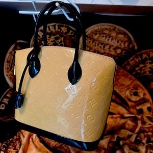 💯authentic Louis Vuitton vernis lockit tote